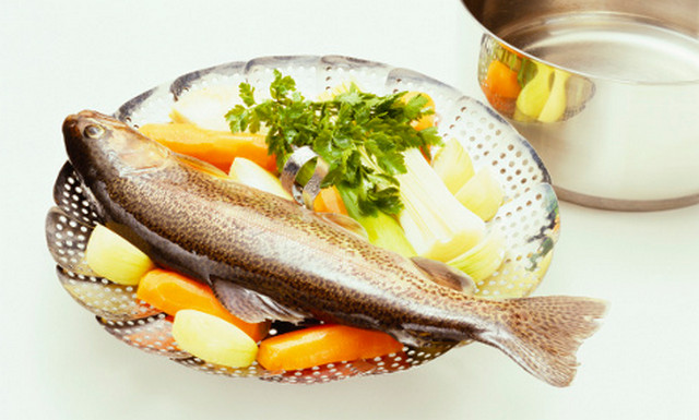 Приготування на пару: найдієтичніший спосіб готування риби, який, однак, не всім припадає до смаку, так як продукт часто виходить занадто пісним