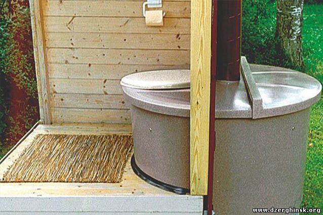 Для любителів своєю незрівнянною дачі завжди постає питання про будівництво будь-яких споруд, в тому числі необхідному туалеті