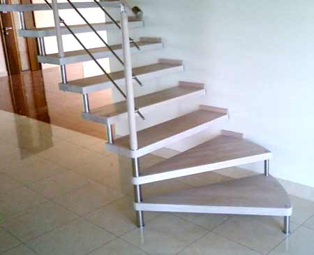 Важливим для конструювання або вибору креслення є варіант несучої конструкції під сходи: