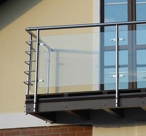 Огородження балконів володіють двома основними функціями, перша з яких - захисна, а друга - декоративна