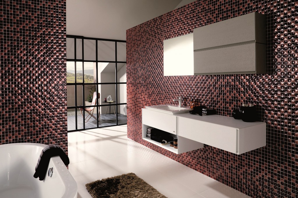 Недорогий дизайн для ванної кімнати, де основний матеріал - мозаїка, як і фактурна плитка, можуть використовуватися в пропорціях