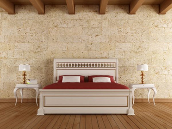 Крім предметів меблів затишок в спальному приміщенні створять численні аксесуари, характерні для даного напрямку інтер'єрного дизайну