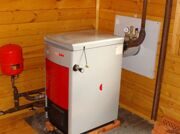 Установка твердопаливного котла при   монтажі системи опалення має свої особливості, особливо якщо установка відбувається в дерев'яному будинку